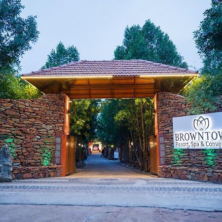 Brown Town Resort & Spa Hyderabad Exteriör bild