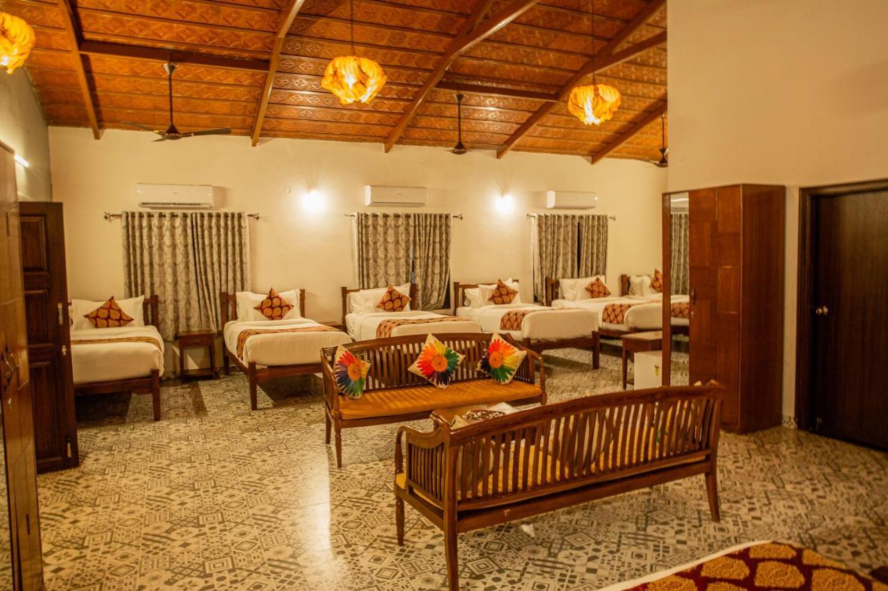 Brown Town Resort & Spa Hyderabad Exteriör bild