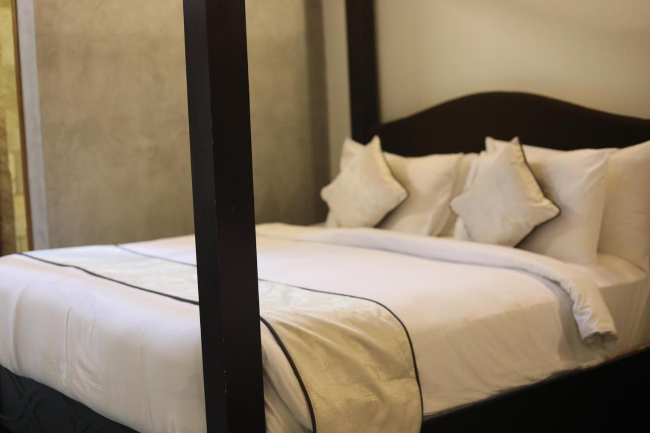 Brown Town Resort & Spa Hyderabad Exteriör bild