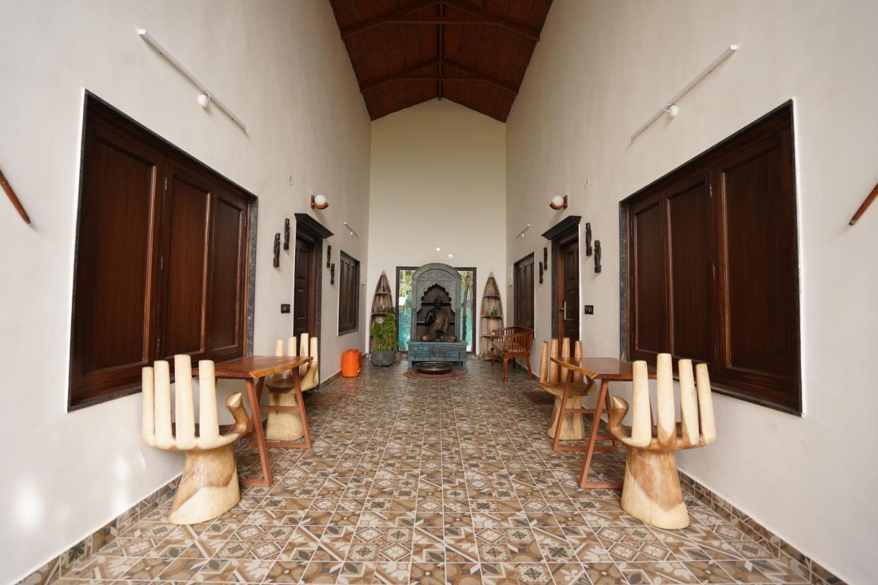Brown Town Resort & Spa Hyderabad Exteriör bild