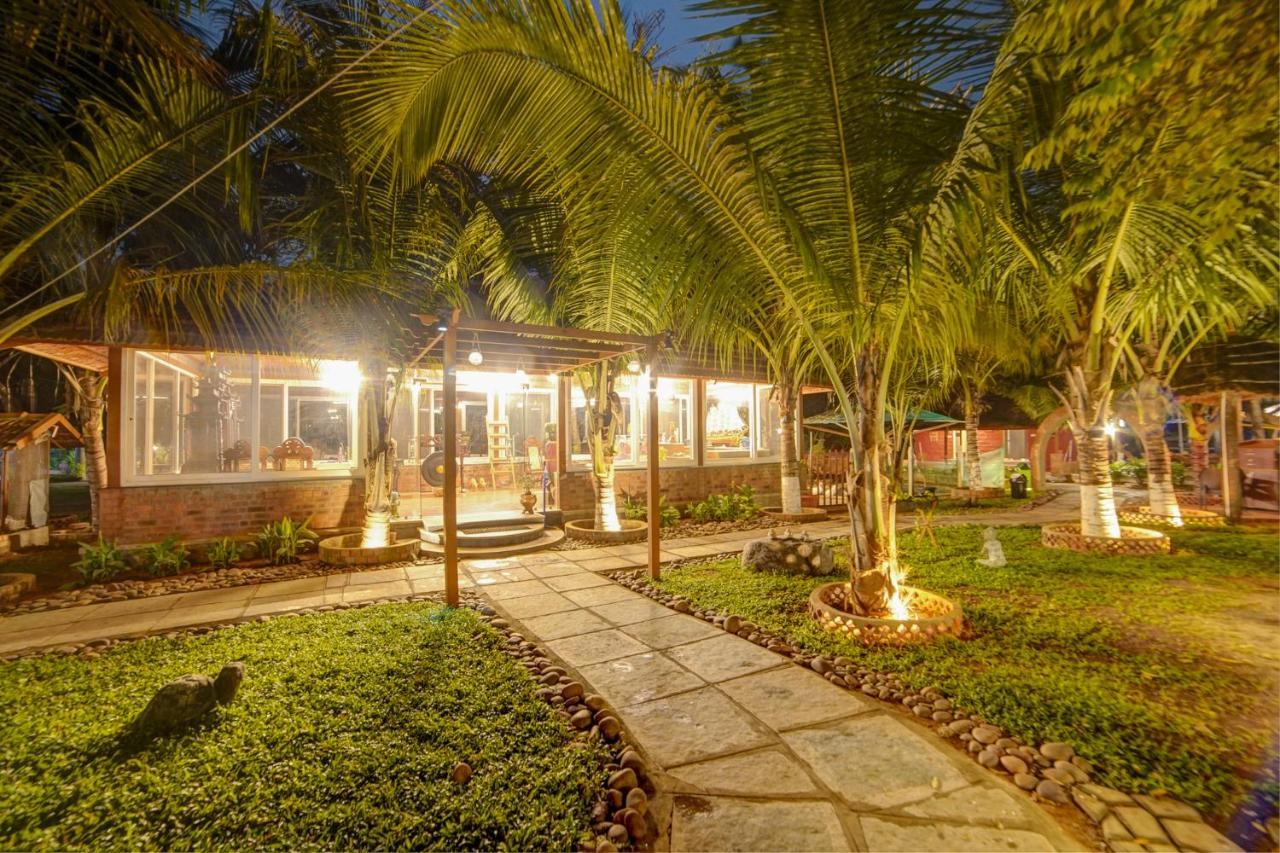 Brown Town Resort & Spa Hyderabad Exteriör bild