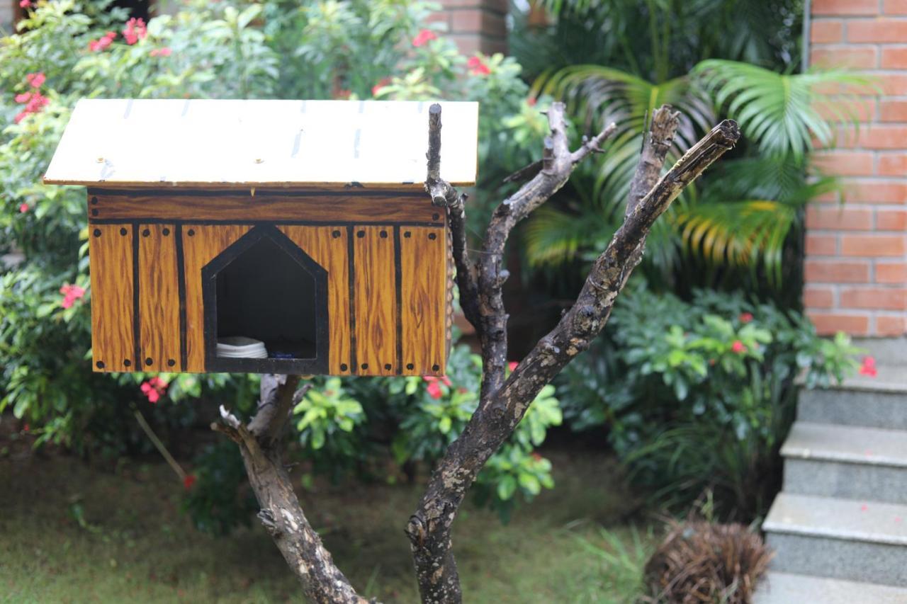 Brown Town Resort & Spa Hyderabad Exteriör bild