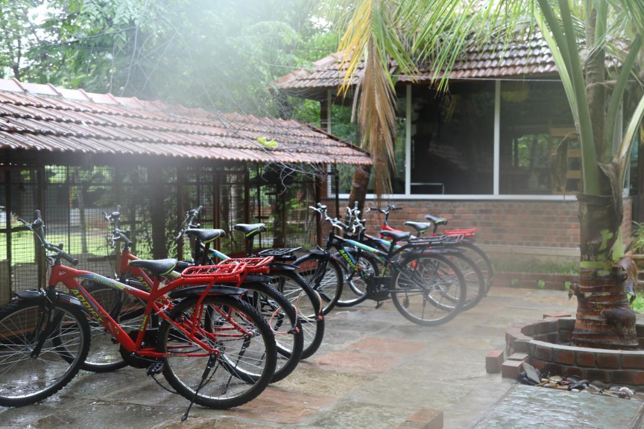 Brown Town Resort & Spa Hyderabad Exteriör bild