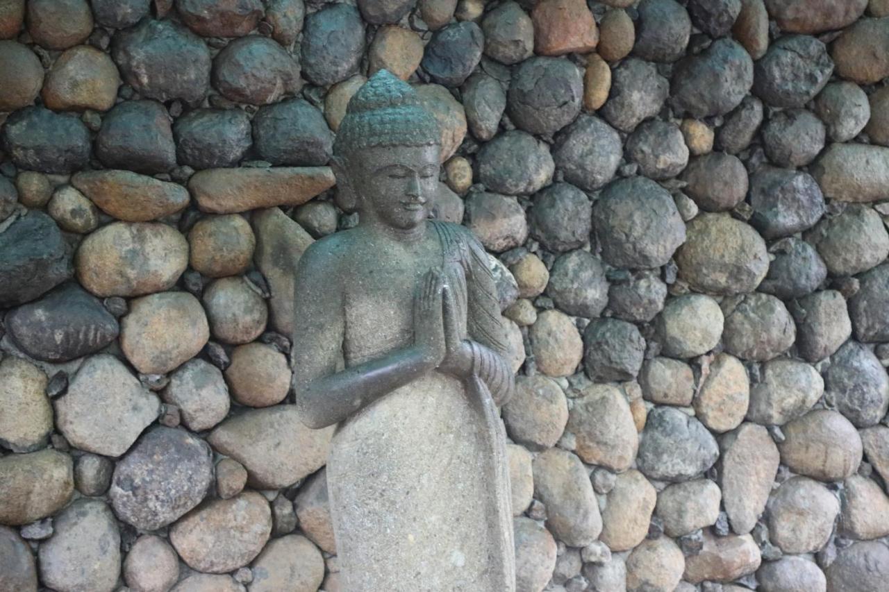 Brown Town Resort & Spa Hyderabad Exteriör bild