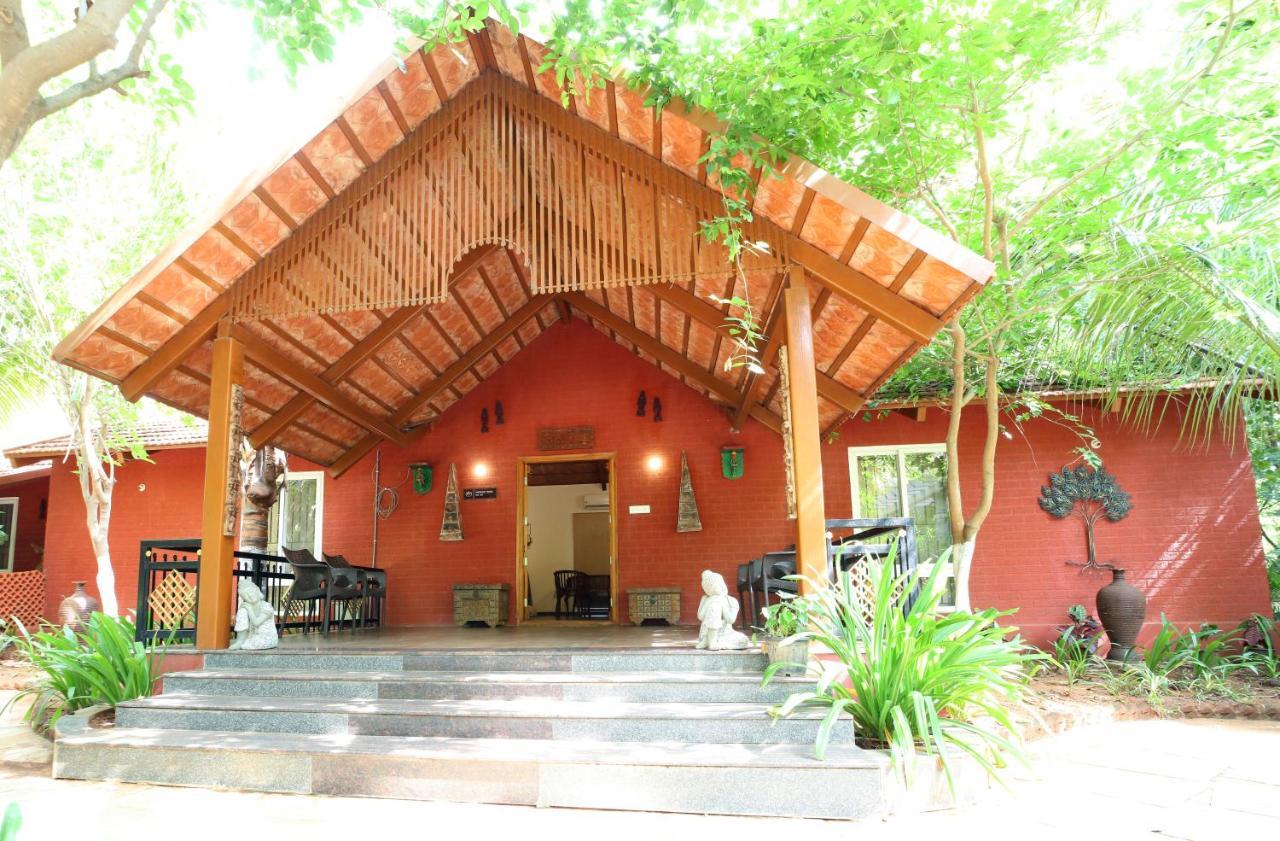 Brown Town Resort & Spa Hyderabad Exteriör bild