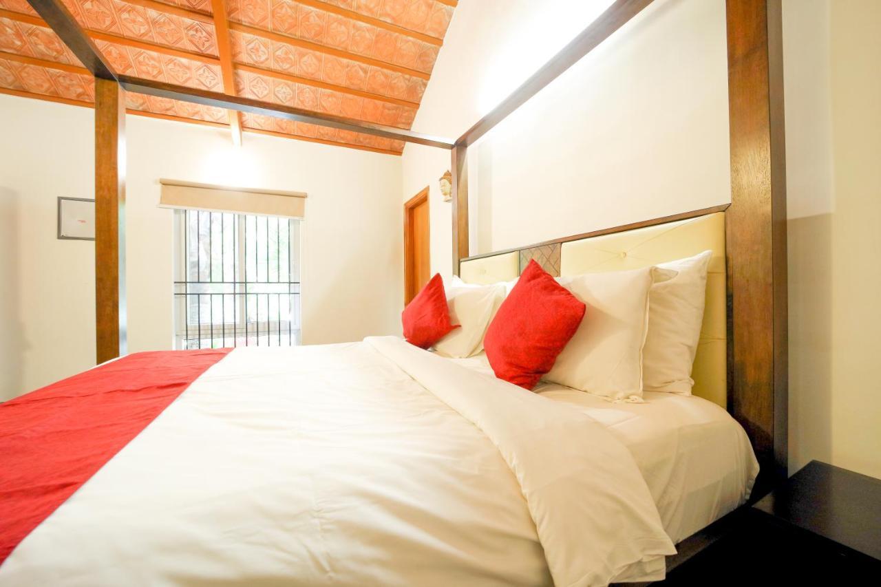 Brown Town Resort & Spa Hyderabad Exteriör bild