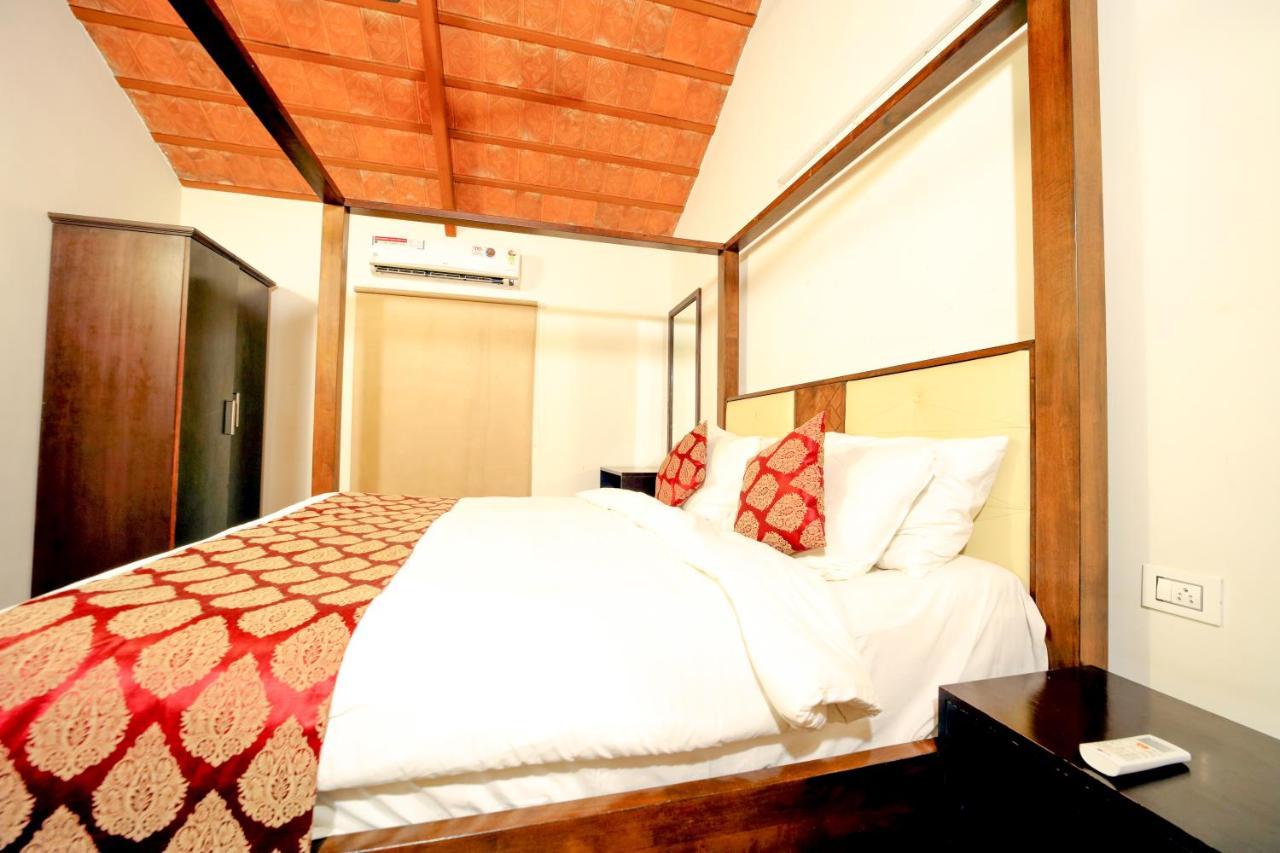 Brown Town Resort & Spa Hyderabad Exteriör bild