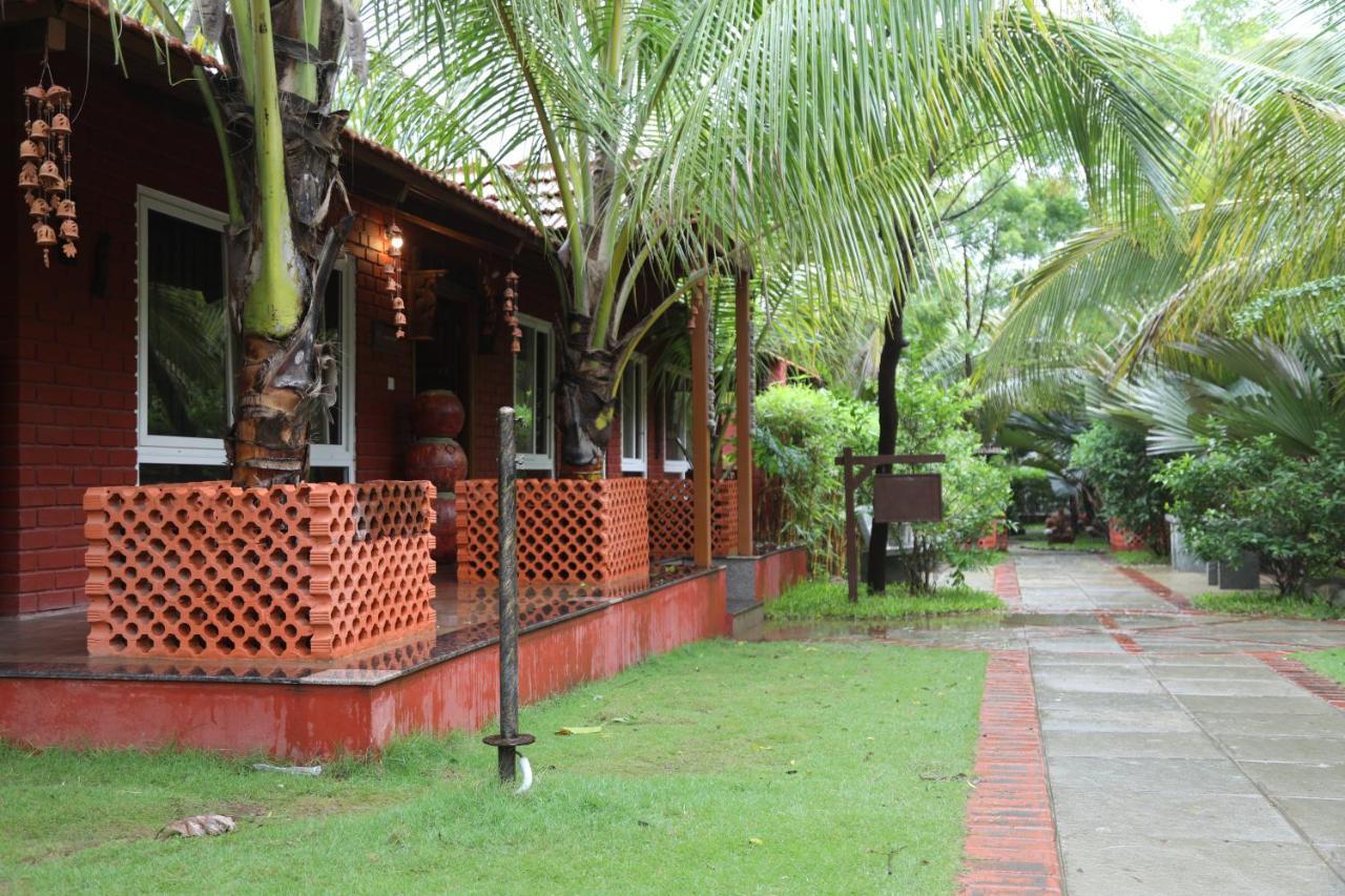 Brown Town Resort & Spa Hyderabad Exteriör bild