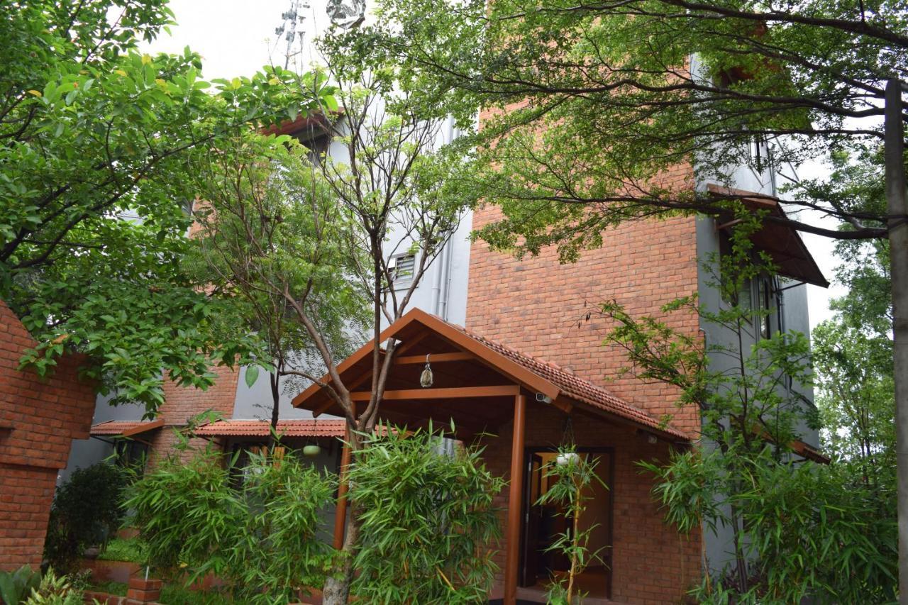 Brown Town Resort & Spa Hyderabad Exteriör bild