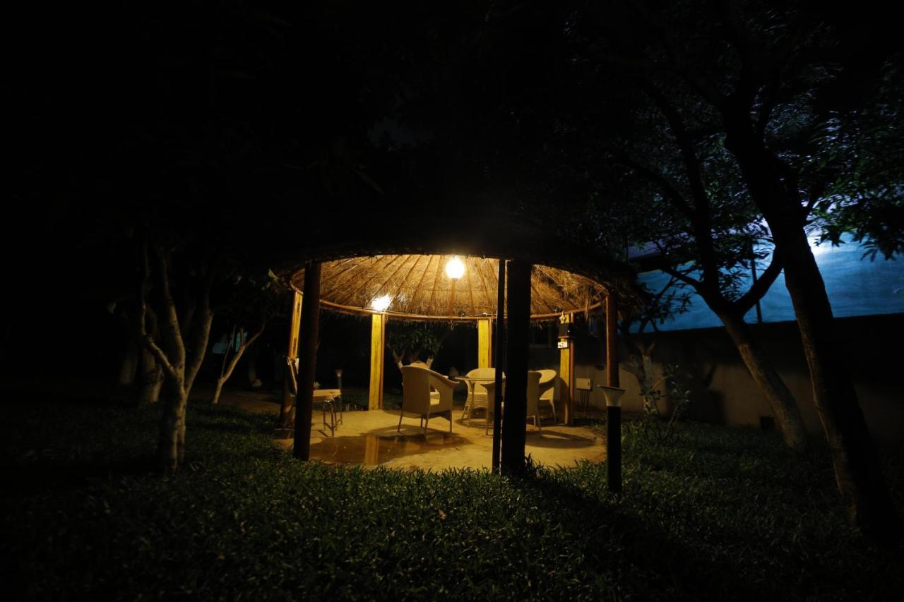 Brown Town Resort & Spa Hyderabad Exteriör bild