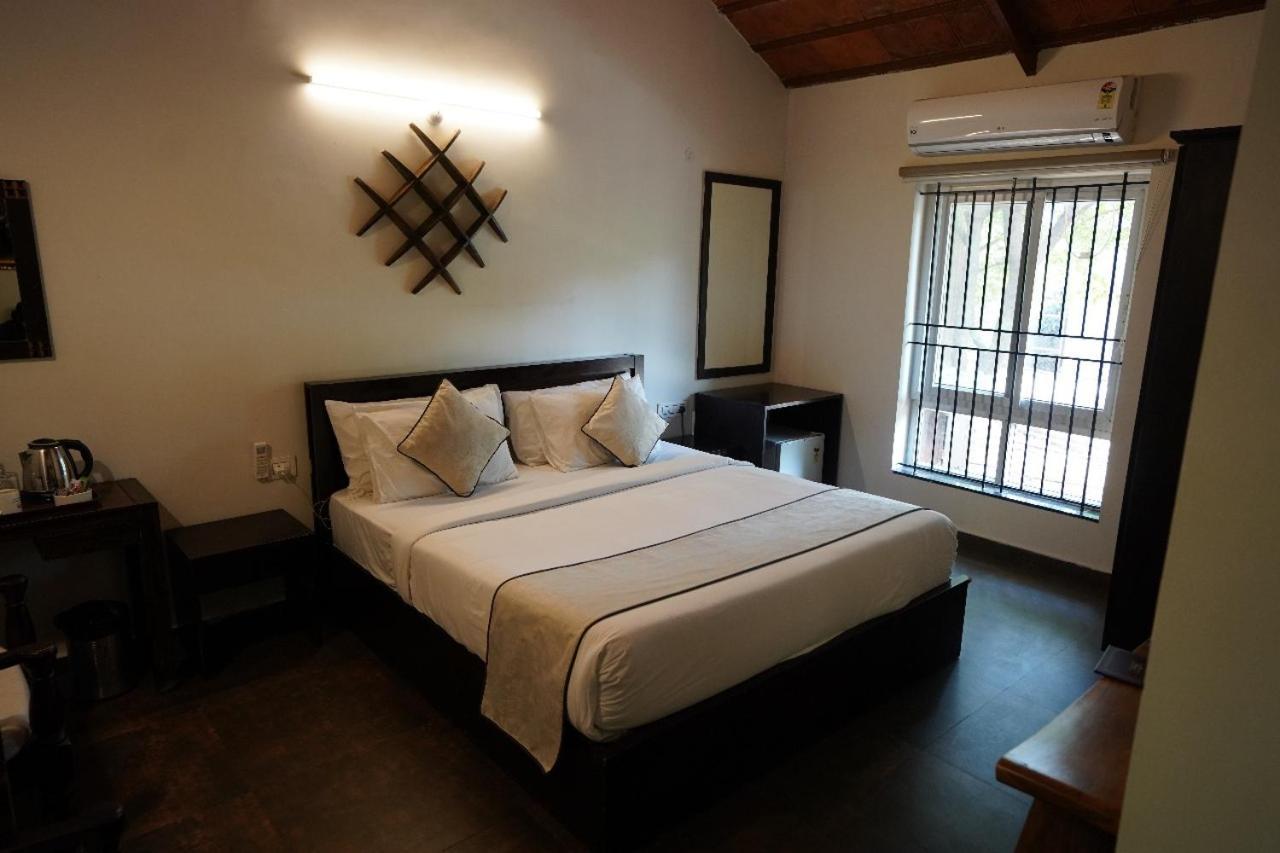Brown Town Resort & Spa Hyderabad Exteriör bild