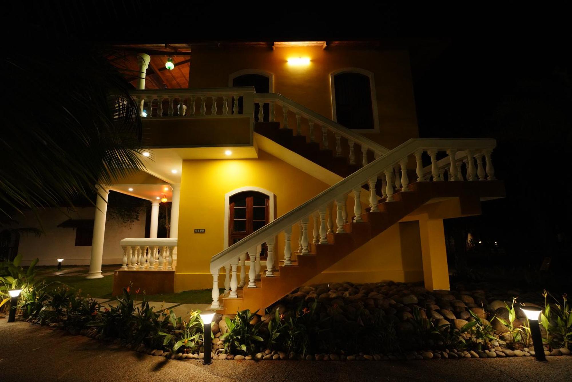 Brown Town Resort & Spa Hyderabad Exteriör bild