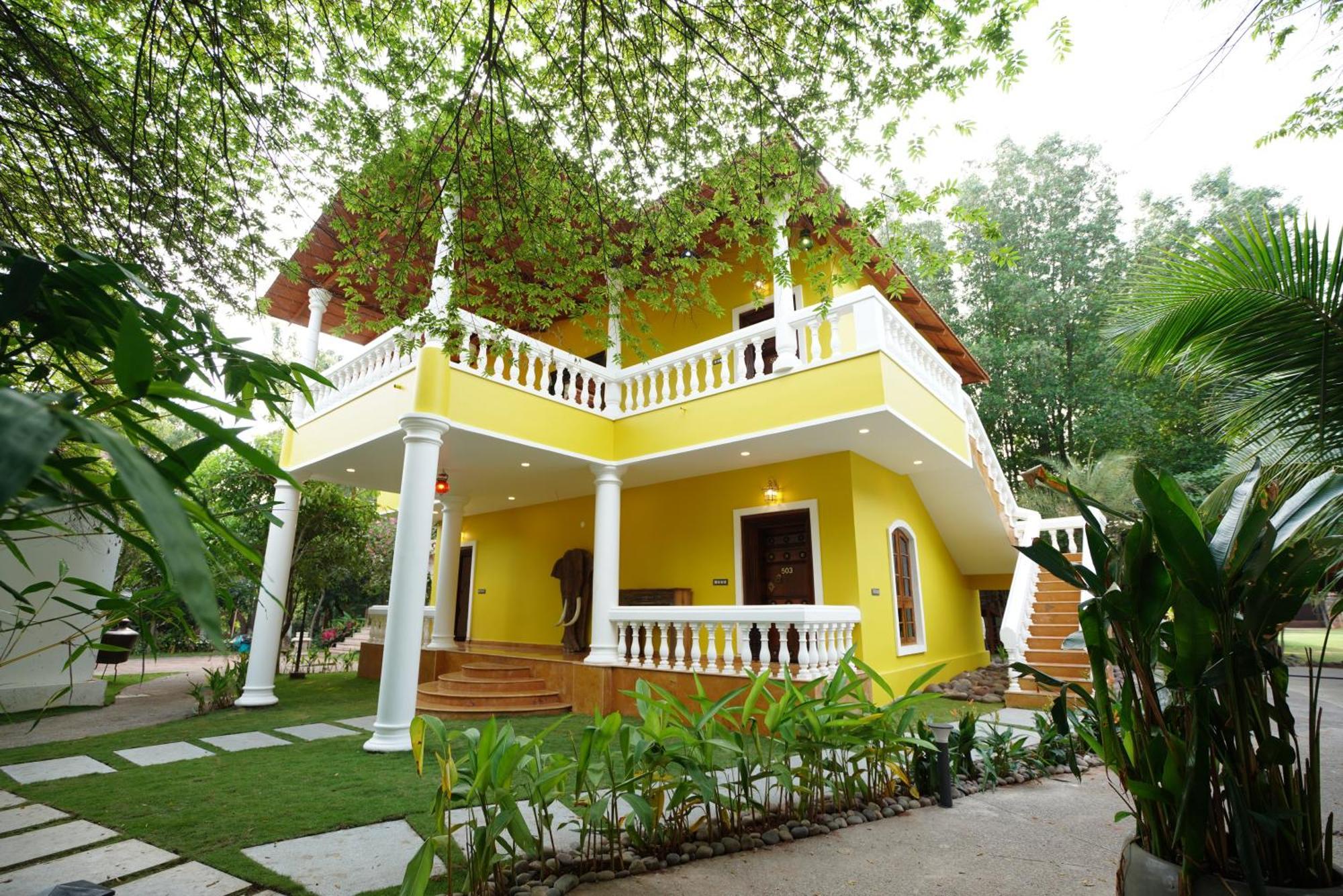 Brown Town Resort & Spa Hyderabad Exteriör bild