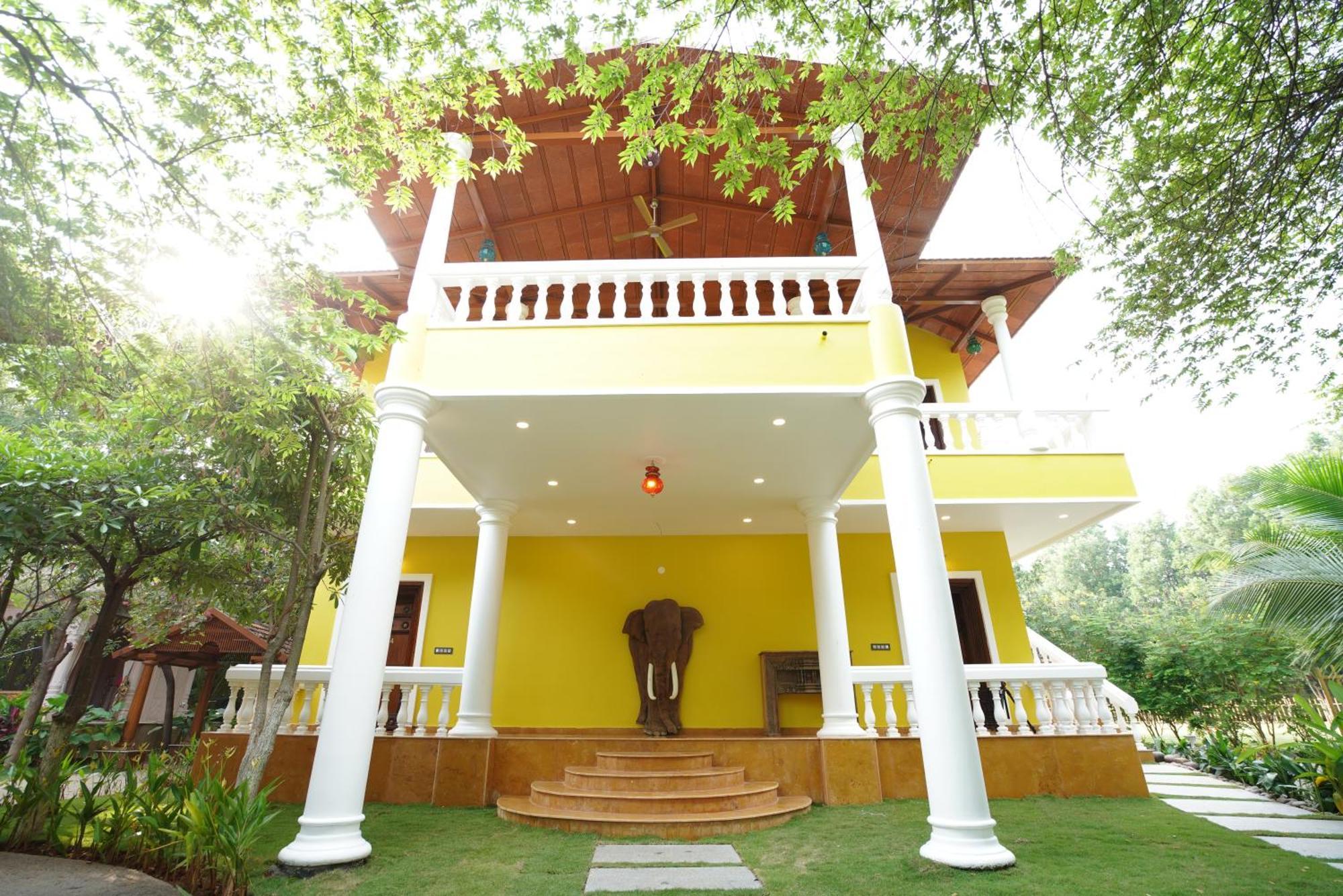 Brown Town Resort & Spa Hyderabad Exteriör bild